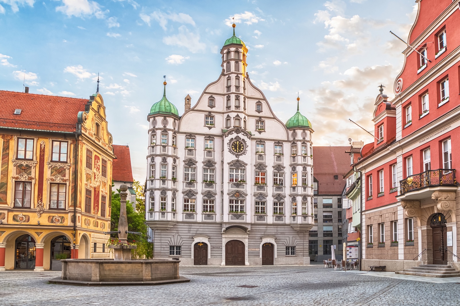 Innenstadt einer deutschen Stadt - Symbol für regionales Marketing und lokale Sichtbarkeit mit QMAX Local+.